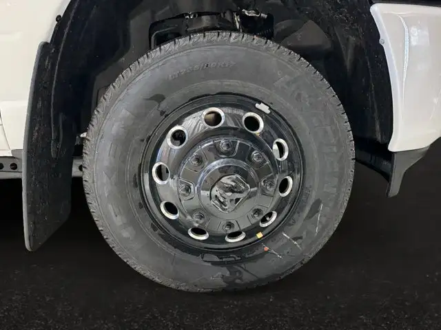 2026 Ram 3500 Big Horn | Navigation | Remote Start - Photo 9