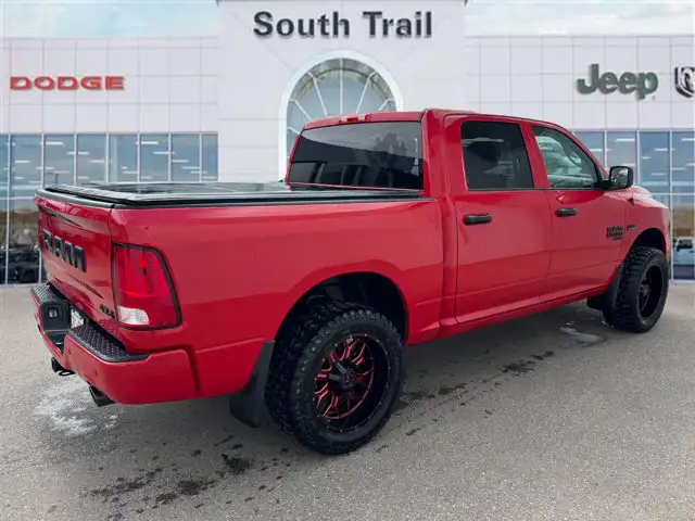 2023 Ram 1500 Classic Express 4x4 Crew Cab 5'7 Box - Photo 2