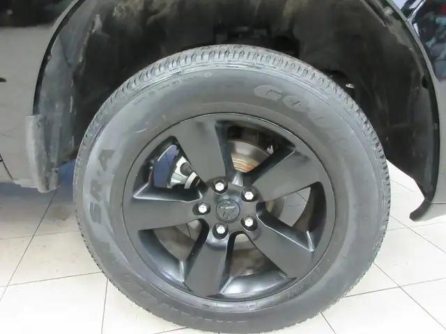 RAM 1500 CLASSIC 2022 EXPRESS NIGHT EDITION V-8 5.7 HEMI 4X4 SIE - Photo 5