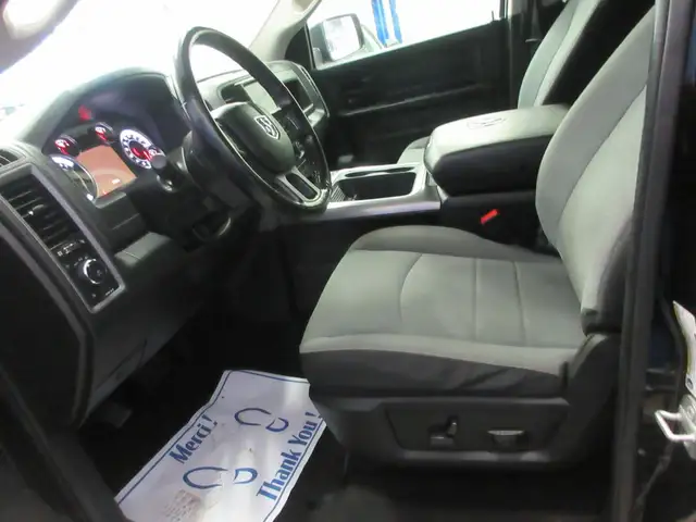 RAM 1500 CLASSIC 2022 EXPRESS NIGHT EDITION V-8 5.7 HEMI 4X4 SIE - Photo 6