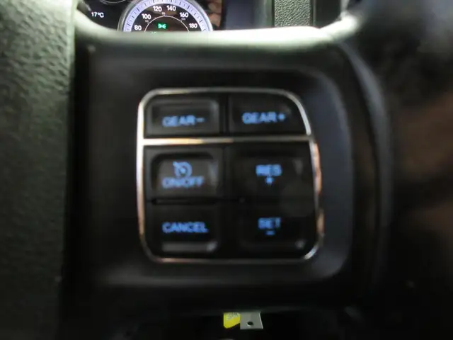 RAM 1500 CLASSIC 2022 EXPRESS NIGHT EDITION V-8 5.7 HEMI 4X4 SIE - Photo 9