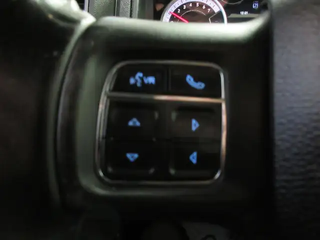 RAM 1500 CLASSIC 2022 EXPRESS NIGHT EDITION V-8 5.7 HEMI 4X4 SIE - Photo 10