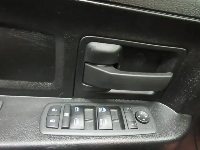 RAM 1500 CLASSIC 2022 EXPRESS NIGHT EDITION V-8 5.7 HEMI 4X4 SIE - Photo 12