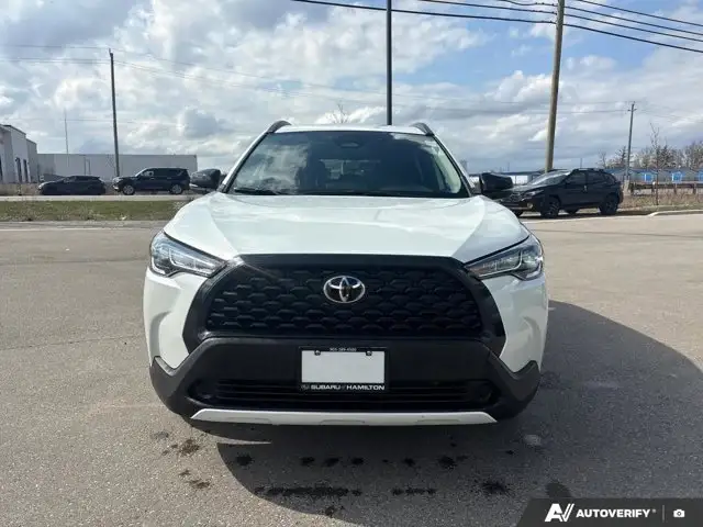2025 Toyota Corolla Cross LE - Photo 2