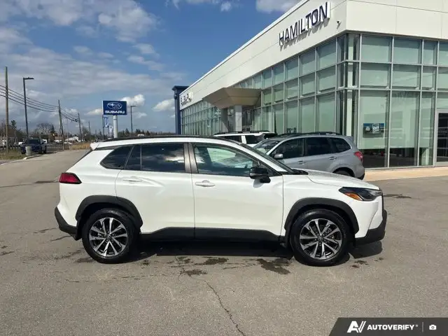 2025 Toyota Corolla Cross LE - Photo 3