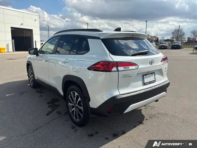 2025 Toyota Corolla Cross LE - Photo 4