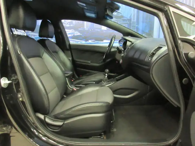 KIA FORTE 5 2016 SX 1.6L TURBO MANUEL 6 RAPPORTS CUIR NOIR CAMER - Photo 10