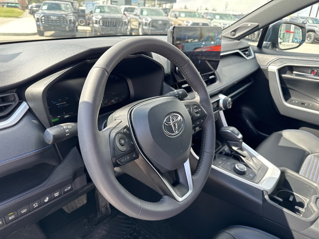 2025 Toyota RAV4 Hybrid XSE - Sunroof - Power Liftgate - Photo 16