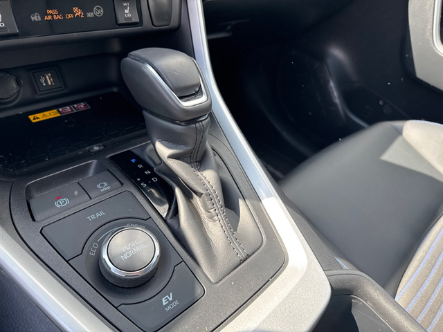 2025 Toyota RAV4 Hybrid XSE - Sunroof - Power Liftgate - Photo 18