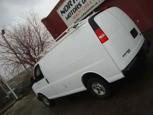 2014 GMC Savana CARGO VAN - Photo 2