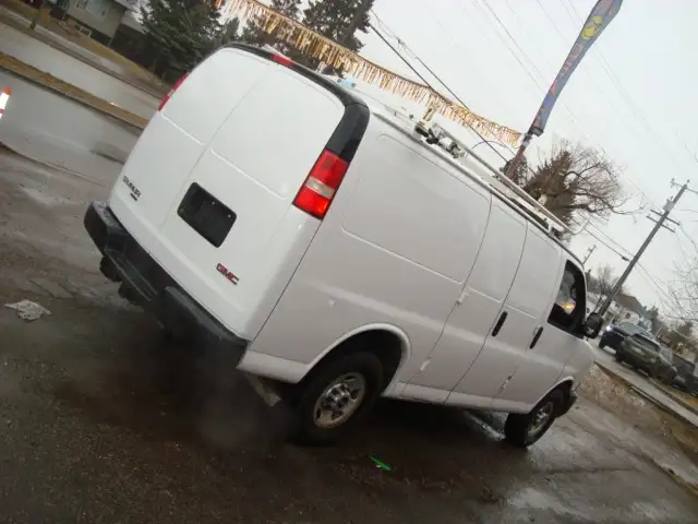 2014 GMC Savana CARGO VAN - Photo 3