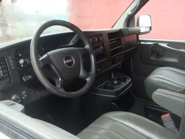 2014 GMC Savana CARGO VAN - Photo 5