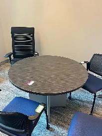 Groupe Lacasse Round Table | Excellent Condition | Call us!