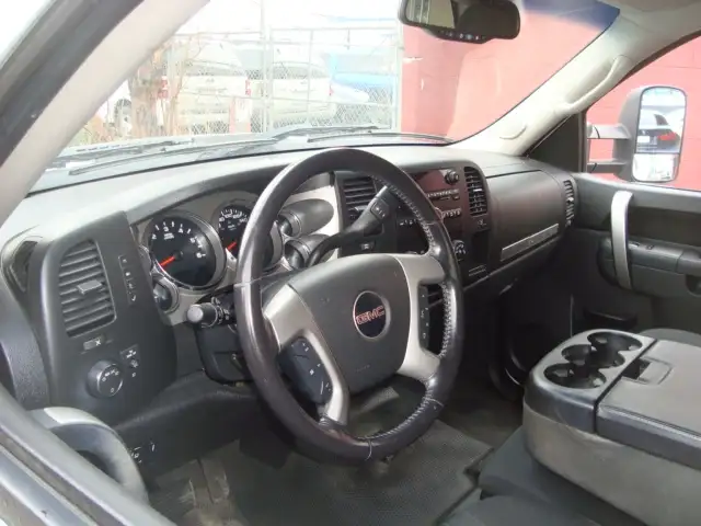 2011 GMC Sierra 2500HD 4x4 CREW CAB SLE - Photo 5