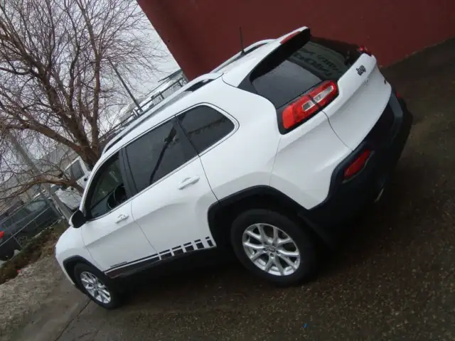 2015 Jeep Cherokee NORTH EDITION FWD - Photo 2