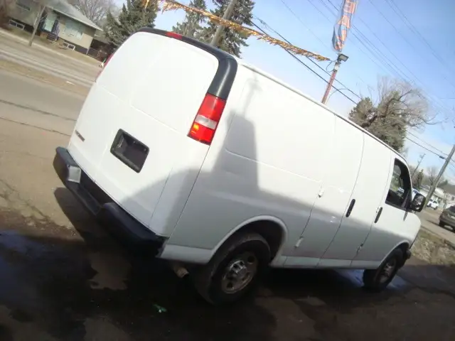 2017 Chevrolet Express CARGO VAN - Photo 3