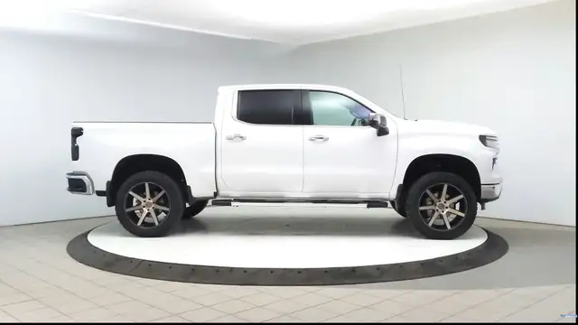 2022 Chevrolet Silverado 1500 LTZ - Photo 2