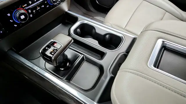 2022 Chevrolet Silverado 1500 LTZ - Photo 19