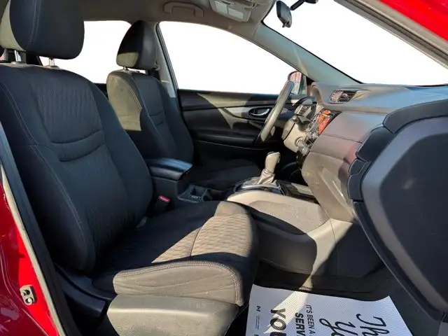 2017 Nissan Rogue SV - Photo 16