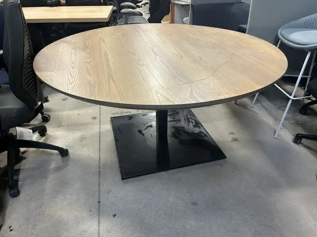 Herman Miller Boardroom / Lunch Table – 59.5" x 59.5" | $550