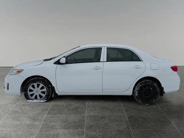 2011 Toyota Corolla CE - Photo 2