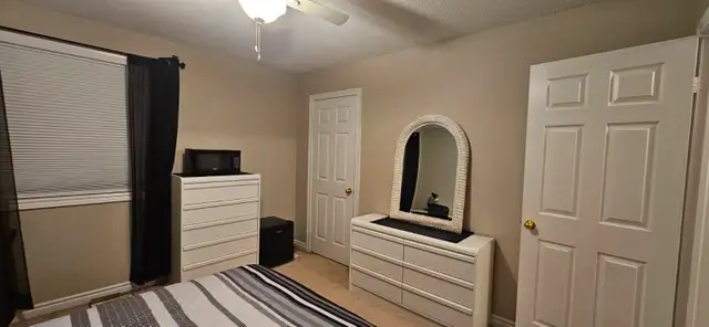 AVAILABLE IMMEDIATELYLARGE, FURNISHED ROOM IN SOUTH BARRIE - Photo 4