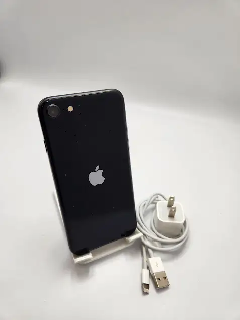iPhone SE 2nd Gn 2020 64gb 83% Unlocked 3 Months Warranty