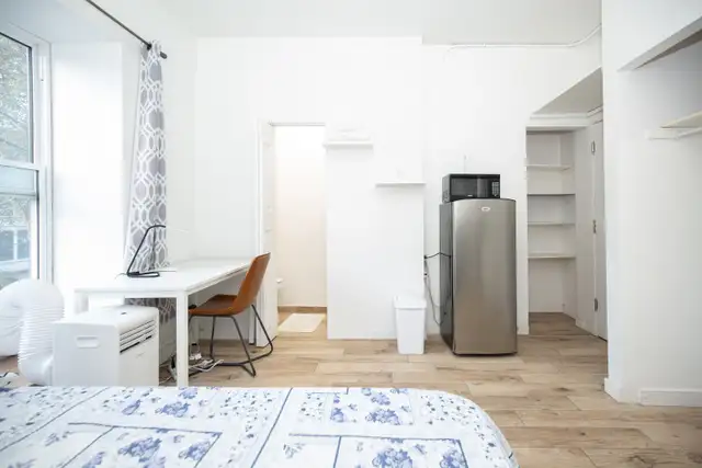 Furnished Studio Downtown - Photo 2