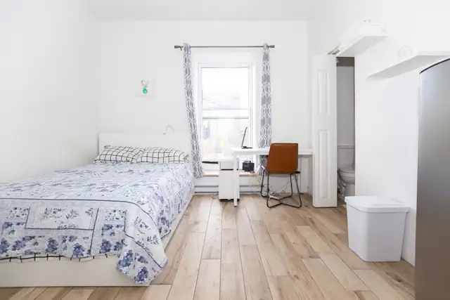 Furnished Studio Downtown - Photo 8