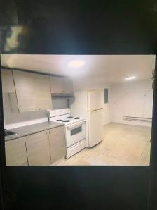 Homa: Grand 4 1/2 Avec 4 électros,internet et stationnement