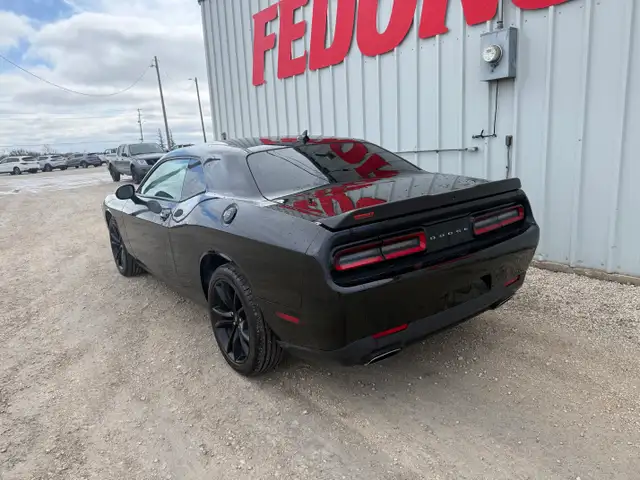 2018 Dodge Challenger SXT - Photo 2
