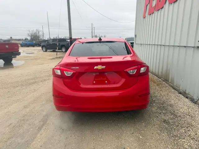 2017 Chevrolet Cruze - Photo 3