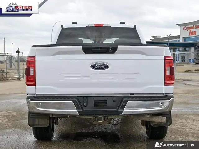 2021 Ford F-150 XLT 5.0L V8 gas engine, 4x4 capability, crew... - Photo 6