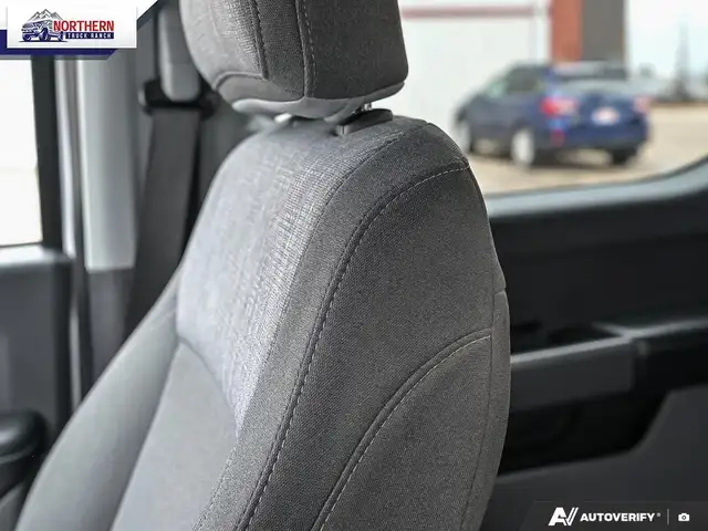 2021 Ford F-150 XLT 5.0L V8 gas engine, 4x4 capability, crew... - Photo 24