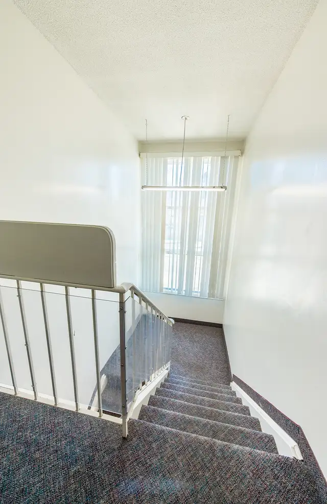 Signature Manor - 1 Bedroom Apartment for Rent - Photo 6