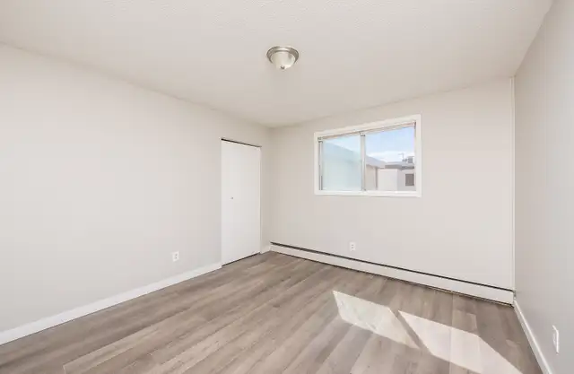 Signature Manor - 1 Bedroom Apartment for Rent - Photo 7