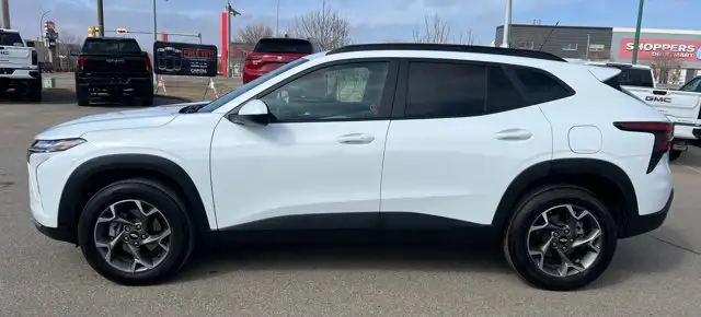 2025 Chevrolet Trax LT - Photo 2