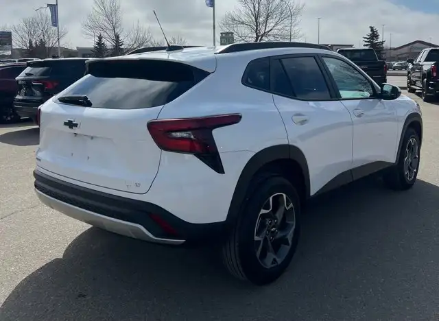 2025 Chevrolet Trax LT - Photo 5