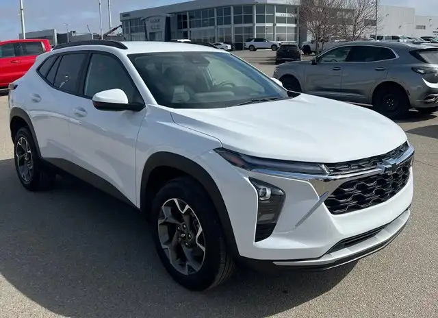 2025 Chevrolet Trax LT - Photo 7