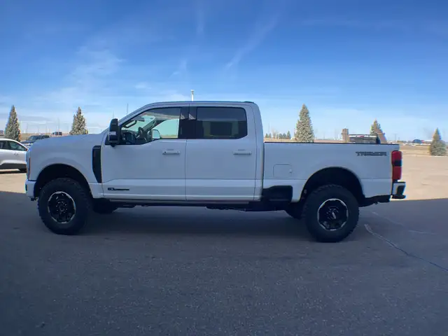 2026 Ford Super Duty F-350 SRW Platinum 713A - Photo 2