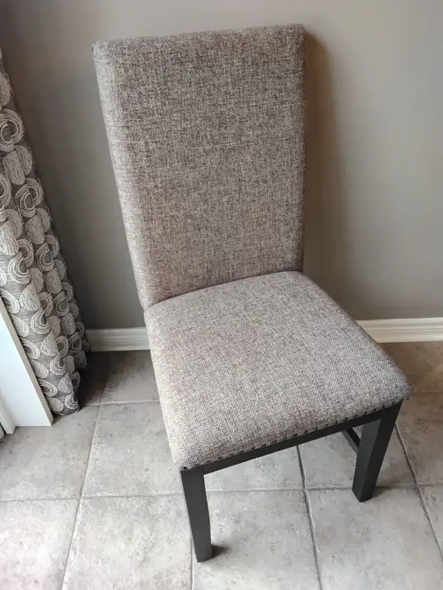 Dining Chairs - Photo 3