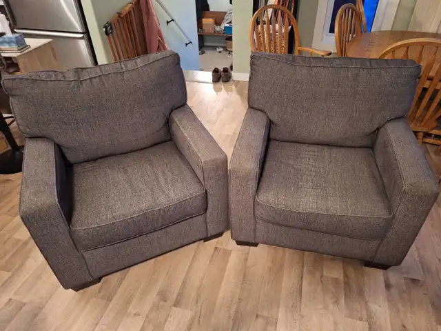 matching chairs - Photo 2