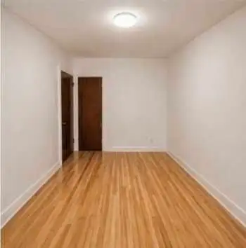 3 ½ Disponible 1er Mai Metro Parc - Photo 2