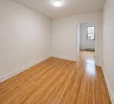 3 ½ Disponible 1er Mai Metro Parc - Photo 4