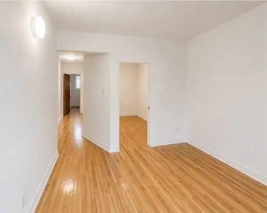 3 ½ Disponible 1er Mai Metro Parc - Photo 6