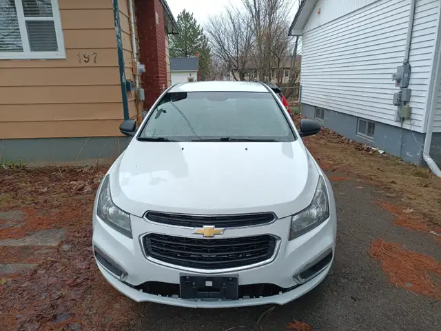 White 2015 Chevy Cruze 3.5k or best offer