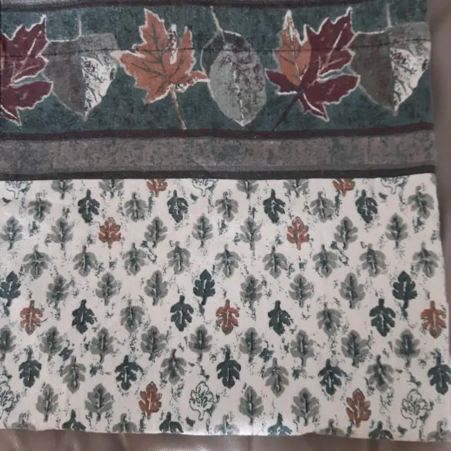 BELLE COUVERTE NEUVE ENFANT, BEIGE VERTE ROUGE 3x5PIEDS: $10.00