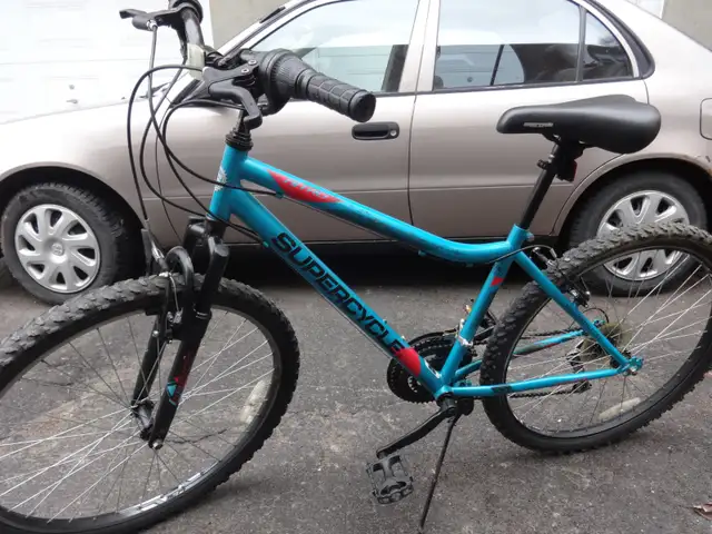 VÉLO 26 POUCES POUR FEMME. TRÈS BON ÉTAT. SUPERCYCLE. - Photo 6