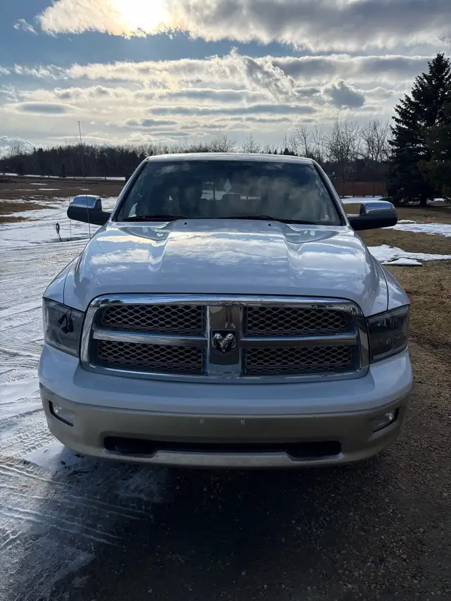 Selling my 2012 ram 1500 Laramie longhorn asking $24000 - Photo 3