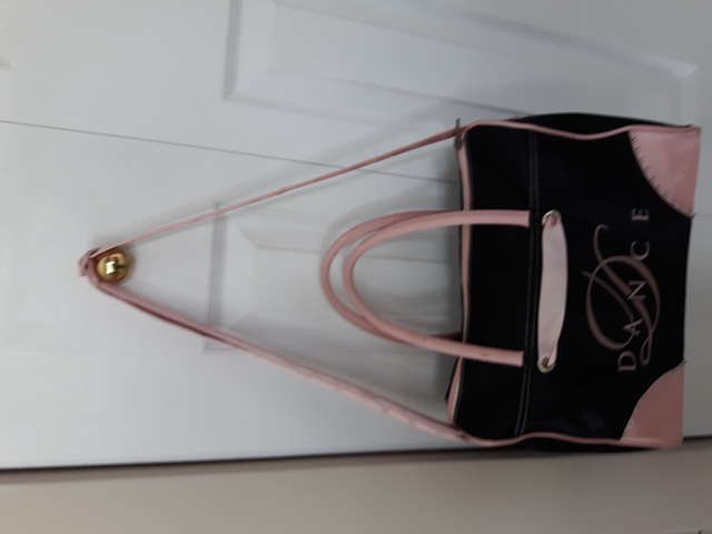 BEAU SAC À MAIN NEUF ROSE NOIR 9'HAUx12'LAR  BANDOULIÈRE: $15.00 - Photo 2